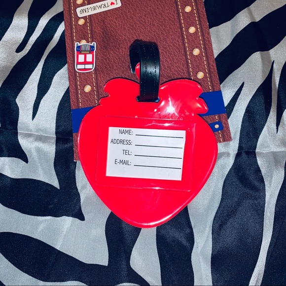STRAWBERRY LUGGAGE TAG NWT - Picture 3 of 7